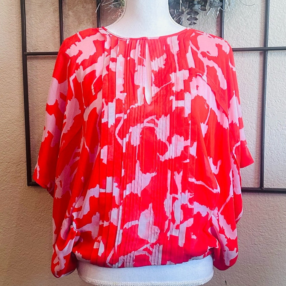 Diane Von Furstenberg Red and White Flutter Sleeve Blouse - Picture 2 of 9